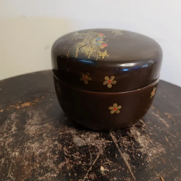 Vintage Round Japanese Lacquer Box with Lid & Decorative Abelone Inlay S… - Picture 3 of 9